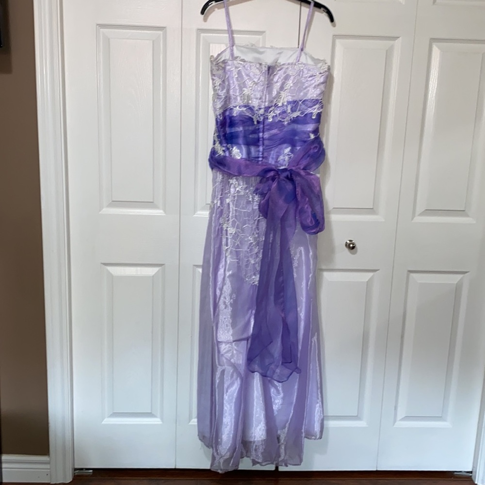 Beautiful dress - Picture 3 of 5